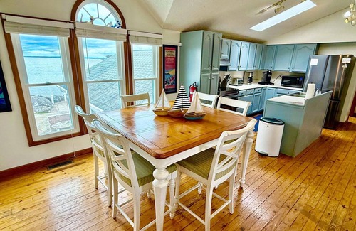 Huron House | Waterfront Beach Home-3Bdrms/2Bth-close to everything!