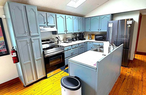 Huron House | Waterfront Beach Home-3Bdrms/2Bth-close to everything!