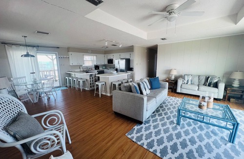 Silver Cay House | Waterfront beach house