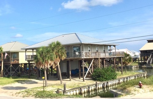 Silver Cay House | Waterfront beach house
