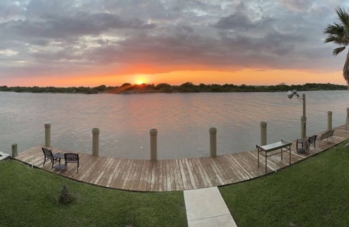 Matagorda Apartment | Waterfront Bunkroom sits on the Colorado river.