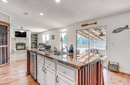 Negreet House | Waterfront ‘Buster's Place on Hickory’ w/Fire Pit