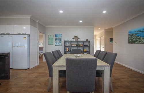 Lake Wangary House | Waterfront by name, waterfront by location - this is an Outstanding Coffin Bay Holiday Home