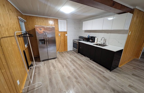 Algonquin Highlands Cottage | Waterfront New and Modern 3 bedroom cottage with WiFi and AC