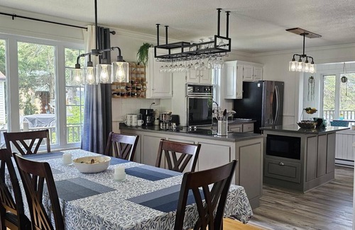 Saint-Andre-Avellin Ski Chalet | Waterfront