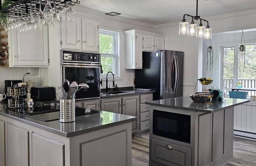 Saint-Andre-Avellin Ski Chalet | Waterfront