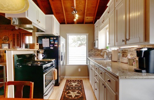 Freeport House | Waterfront Cabin On Bastrop Bayou With A Lighted Fishing Pier