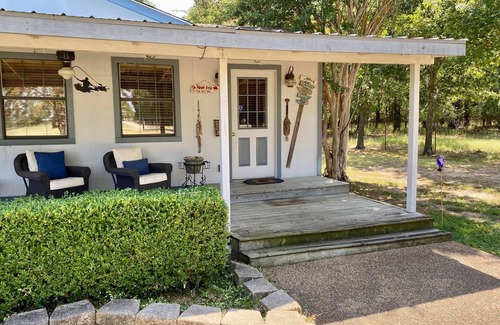 Yantis Cabin | Waterfront Cabin on Lake Fork with boathouse and boat ramp available for use