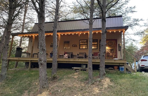 Carbon Hill Cabin | Waterfront Cabin Retreat
