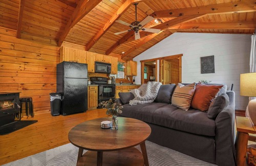 De Soto Cabin | Waterfront Cabin - Sauna - Fire Pit - Bluff Views