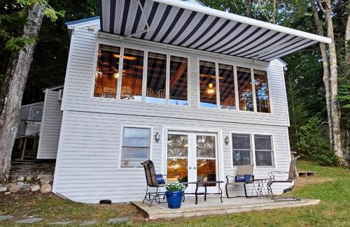Belgrade House | Waterfront Cabin with Dock, Kayaks & Sunset Views on Great Pond in Belgrade, Maine