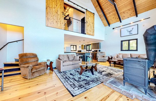 Conway House | Waterfront cabin with private beach, amazing lake views, firepit, deck, & grill