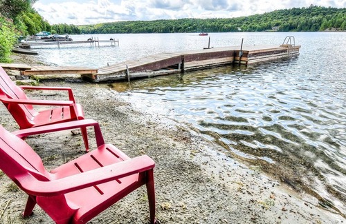 Labelle Ski Chalet | Waterfront Chalet on Lake Labelle with 3 Bedrooms, Hot Tub and Private Dock