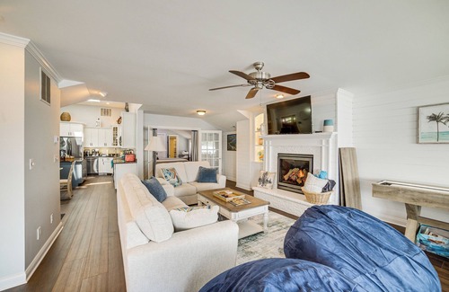 Clarklake House | Waterfront ‘Clarklake Escape’ - Deck, Dock & Views