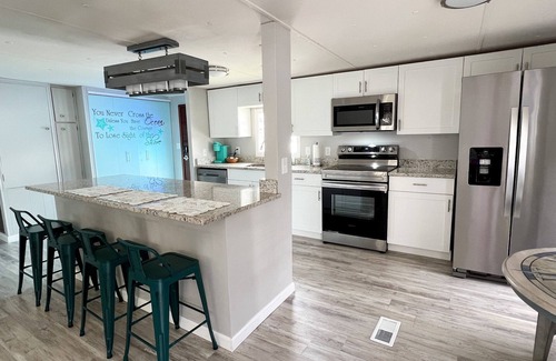 Weeki Wachee Gardens House | Waterfront-ClearKayaks-FishingPoles-ScreenBBQ-SUPs