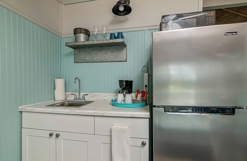 Fort Myers Beach Resort | Waterfront Coconut Cottage in Fort Myers Beach