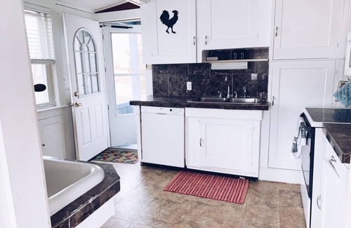 Onset Cottage | Waterfront comfy 2BD cottage w/direct access to private beach & amazing Bayview