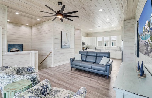 Fulton House | Waterfront,Community Pool,Personal Hottub,Walk to Bars, Restaurants and Pier