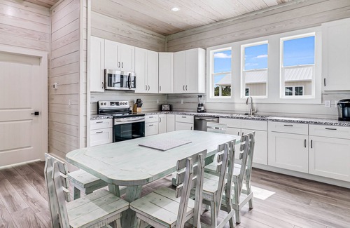 Fulton House | Waterfront,Community Pool,Personal Hottub,Walk to Bars, Restaurants and Pier