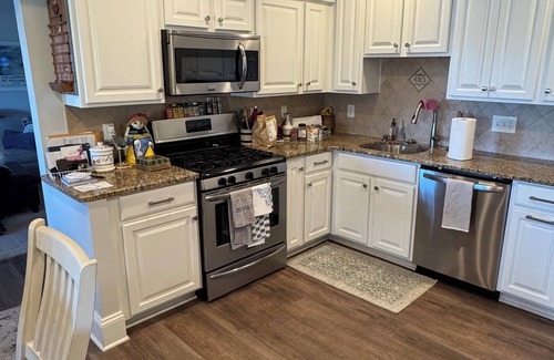 Eastport Condo | Waterfront condo in Eastport, ONLY available for the Legislative session