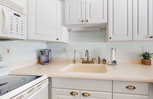 North Ocean City Condo | Waterfront condo near the beach with bay view, pool, tennis, & balcony