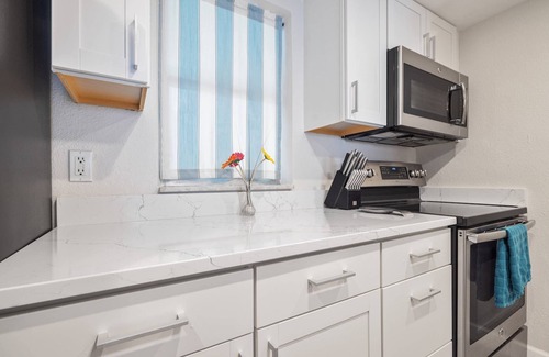 Tarpon Springs Condo | Waterfront Condo w/Heated Pool, Pier & Sunset Views – Walk to Dunedin Causeway & Honeymoon Island!