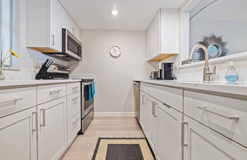 Tarpon Springs Condo | Waterfront Condo w/Heated Pool, Pier & Sunset Views – Walk to Dunedin Causeway & Honeymoon Island!