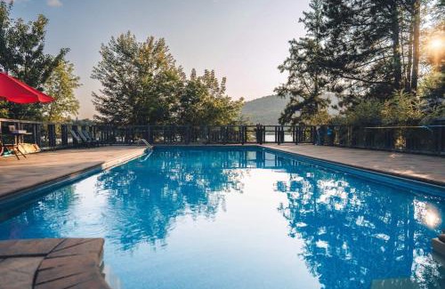 Lac Superieur Village House | Waterfront condo with magnificent view