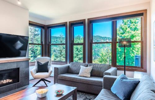 Lac Superieur Village House | Waterfront condo with magnificent view