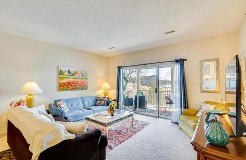 Village of Four Seasons Apartment | Waterfront Condo with Pool on Lake of the Ozarks