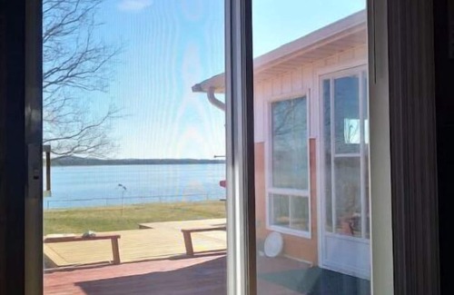 Omemee Cottage | Waterfront Cottage with Panoramic Lake View and Great Privacy