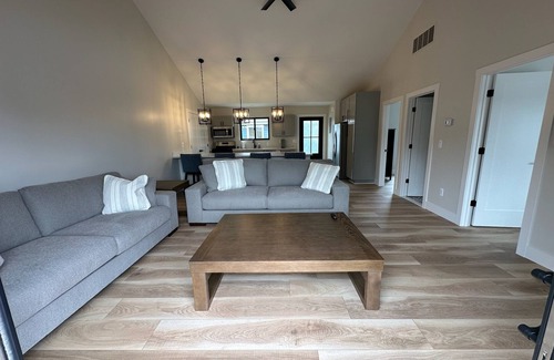 Lake Orion Cottage | Waterfront Cottage in Lake Orion