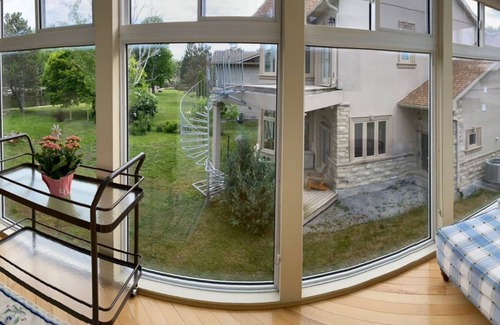 Lagoon City Villa | Waterfront Cottage 4 BD by GLOBALSTAY