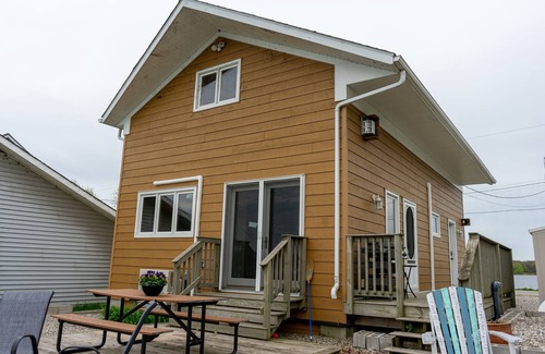Leeds and the Thousand Islands Cottage | Waterfront Cottage in the 1000 Islands Gananoque
