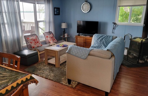 Greater Napanee Cottage | WATERFRONT COTTAGE IN GREATER NAPANEE UNIT A 4305 County road 9, Greater napanee