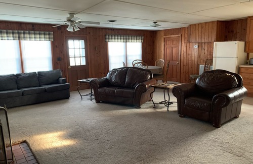 Oconto Cottage | Waterfront cottage near Oconto
