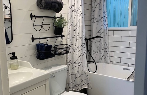 Trent Lakes Cottage | Waterfront cottage on Trent-Severn waterway, wood fired sauna and outdoor shower