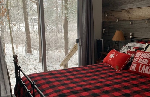 Trent Lakes Cottage | Waterfront cottage on Trent-Severn waterway, wood fired sauna and outdoor shower