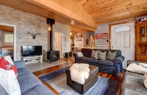 Selwyn Cottage | Waterfront Cottage on Buckhorn Lake