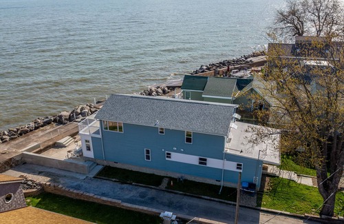 Huron Cottage | Waterfront Cottage on Lake Erie