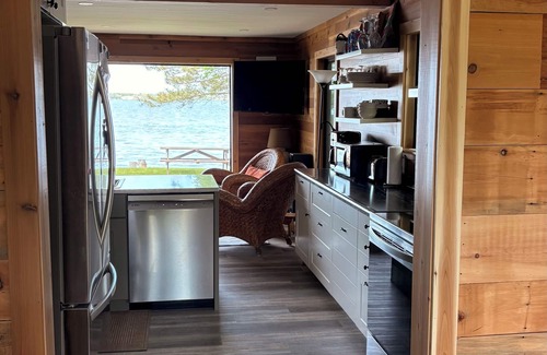 Ranier Cottage | Waterfront Cottage on Magnificent Rainy Lake: Completely Renovated in 2024-25!
