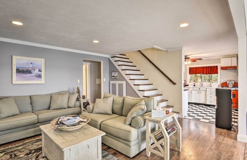 Clayton Cottage | Waterfront Cottage on Sawmill Bay w/Deck!