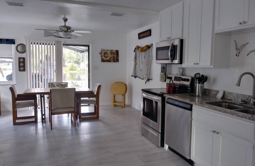 Weeki Wachee Gardens House | WATERFRONT COTTAGE w/ACCESS TO WEEKI WACHEE RIVER & GULF FRESHLY REMODELED!