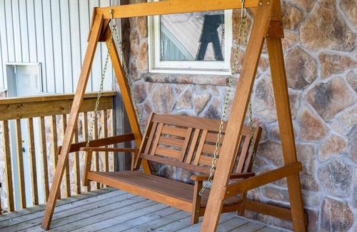 Kirkfield Cottage | Waterfront Cottage with Sunsets, BBQ and Yard