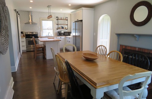 Waterford House | Waterfront Cottage within walking distance to the Beach. A dog-friendly property