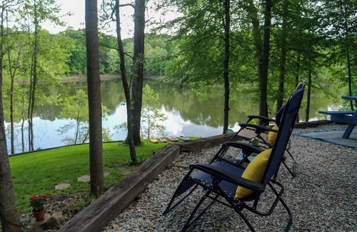 Westview House | Waterfront, cozy 2-bedroom camper on Rough River Lake
