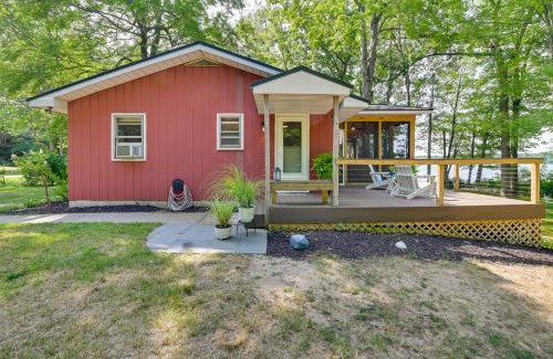 Pullman House | Waterfront Deck! Chic Lower Scott Lake Cottage