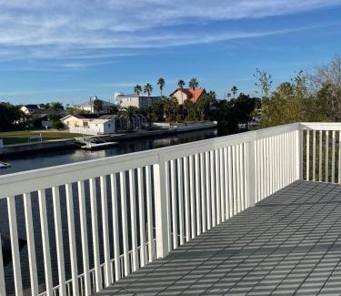 Spring Hill House | Waterfront-Direct Gulf Access-Dock-Kayaks-Pool