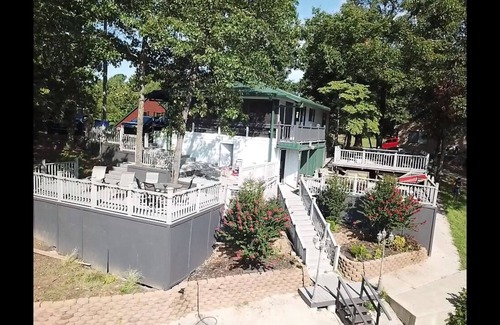 Hoyt House | Waterfront Eufaula Lake house in Hidden Paradise with dock and slip