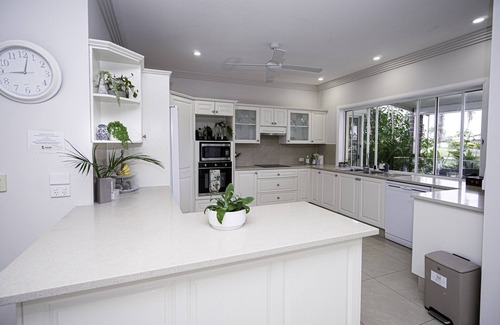 Broadbeach Waters House | Waterfront Family Home on lake - Private swimming pool, kayaks & paddleboards